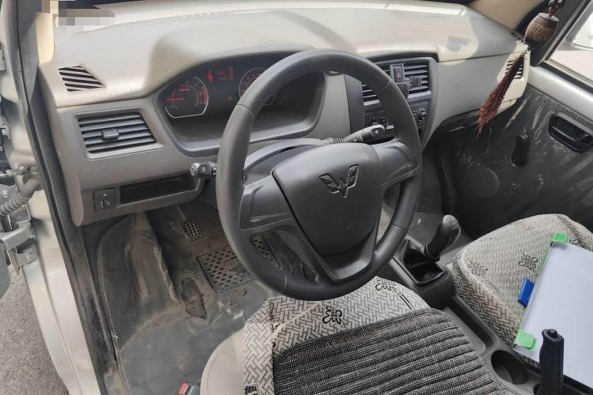 Used Wuling Rongguang S 2023 1.5L Basic Enclosed-Window Vehicle 2 Seats Interior 2