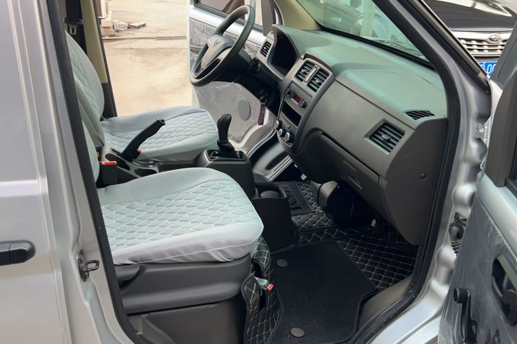 Used Wuling Rongguang S 2023 1.5L Base Version 5/7 Seats Interior 2