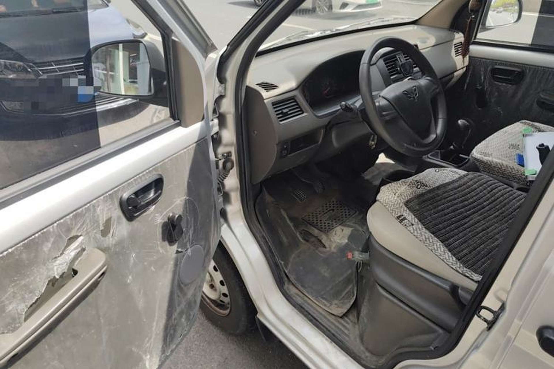 Used Wuling Rongguang S 2023 1.5L Basic Enclosed-Window Vehicle 2 Seats Interior 3