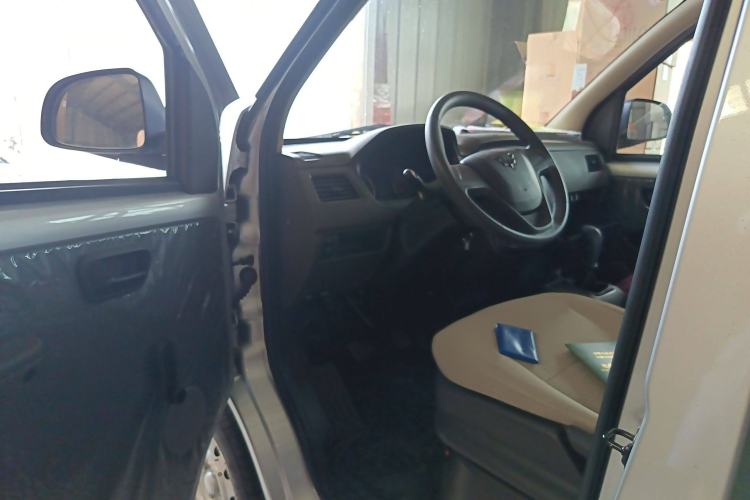 Used Wuling Rongguang S 2023 1.5L Basic Enclosed-Window Vehicle 2 Seats Interior 3