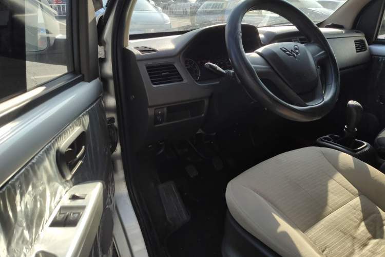 Used Wuling Rongguang S 2023 1.5L Base Version 5/7 Seats Interior 3