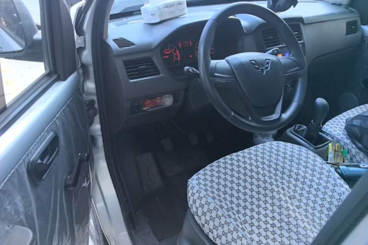 Used Wuling Rongguang S 2023 1.5L Base Version 5/7 Seats Interior 3