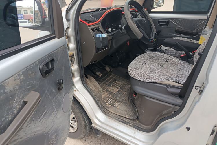 Used Wuling Rongguang S 2023 1.5L Base Version 5/7 Seats Interior 3