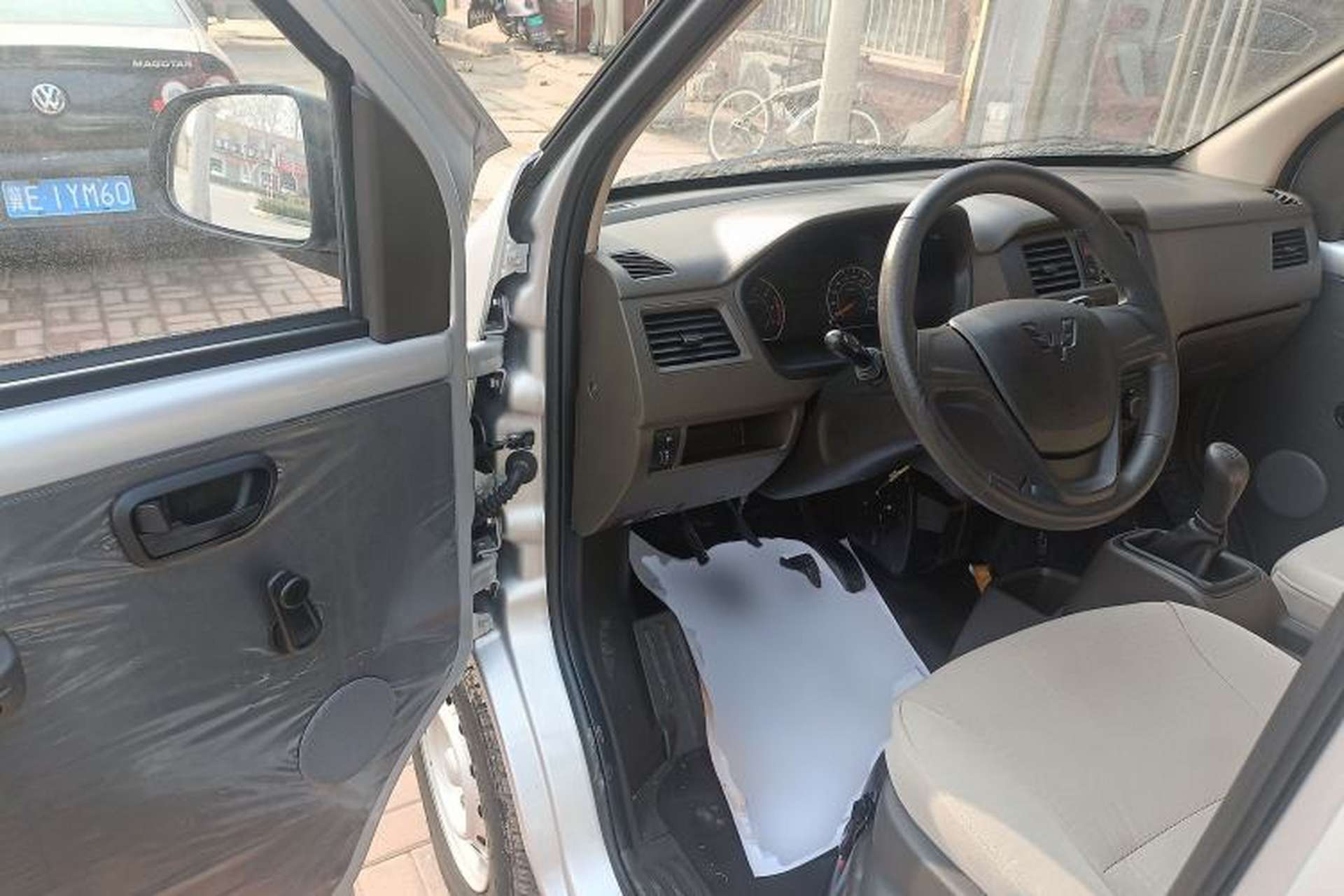 Used Wuling Rongguang S 2023 1.5L Basic Enclosed-Window Vehicle 2 Seats Interior 3
