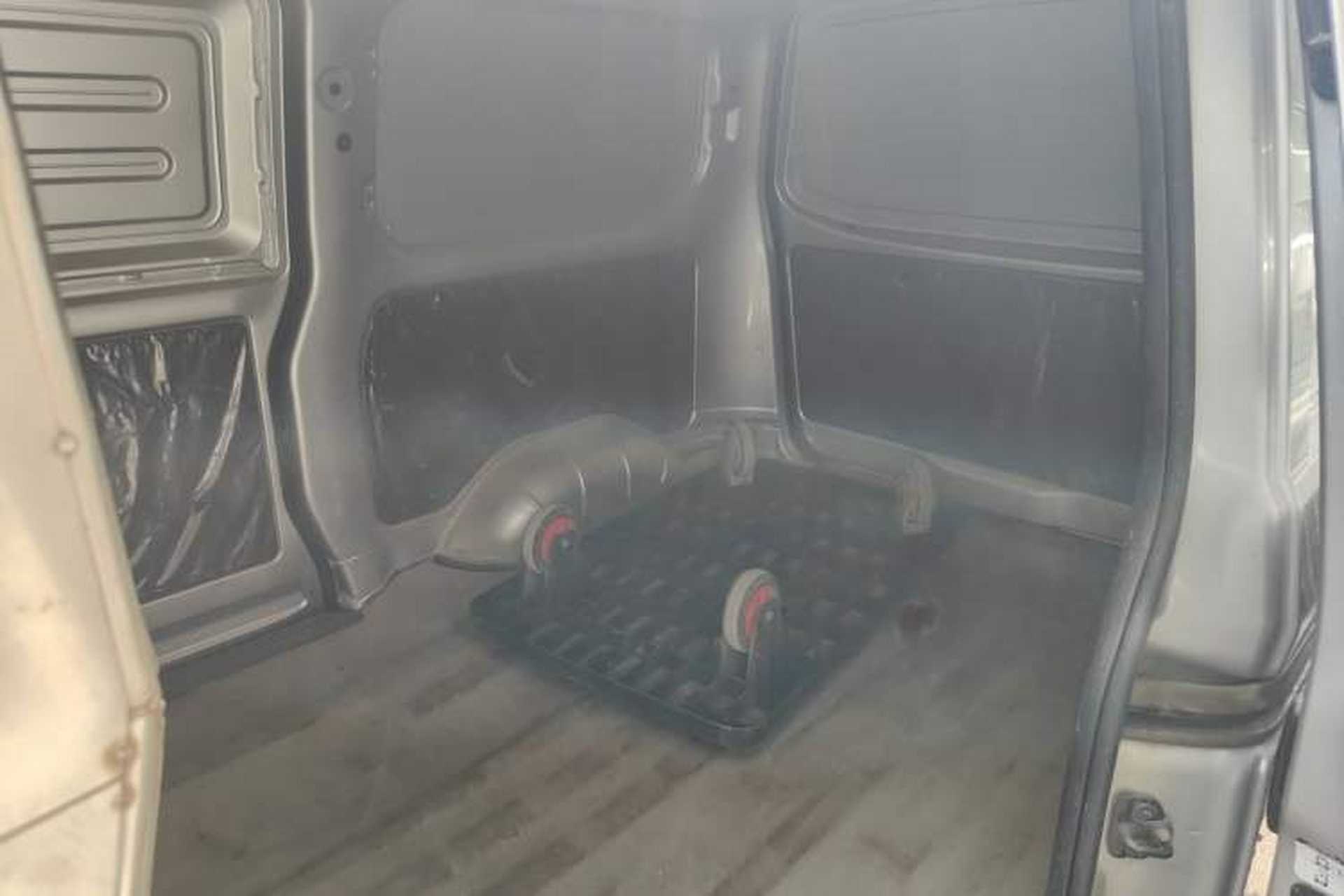 Used Wuling Rongguang S 2023 1.5L Basic Enclosed-Window Vehicle 2 Seats Interior 4