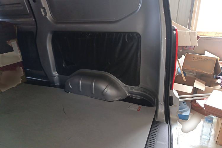 Used Wuling Rongguang S 2023 1.5L Basic Enclosed-Window Vehicle 2 Seats Interior 4