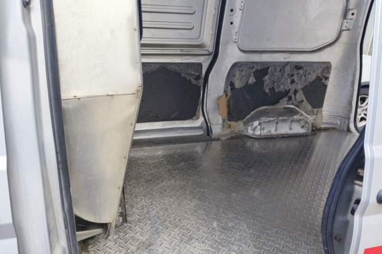 Used Wuling Rongguang S 2023 1.5L Basic Enclosed-Window Vehicle 2 Seats Interior 4