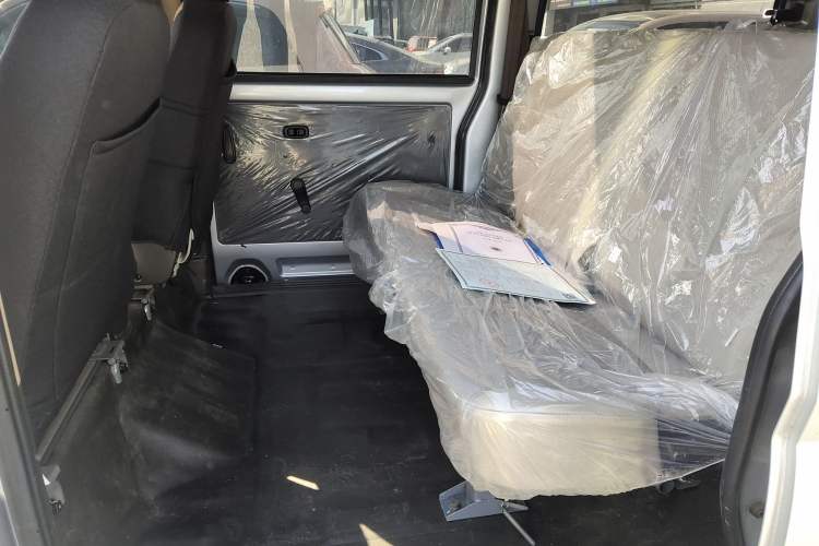Used Wuling Rongguang S 2023 1.5L Base Version 5/7 Seats Interior 4
