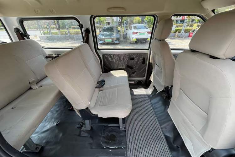 Used Wuling Rongguang S 2023 1.5L Base Version 5/7 Seats Interior 4