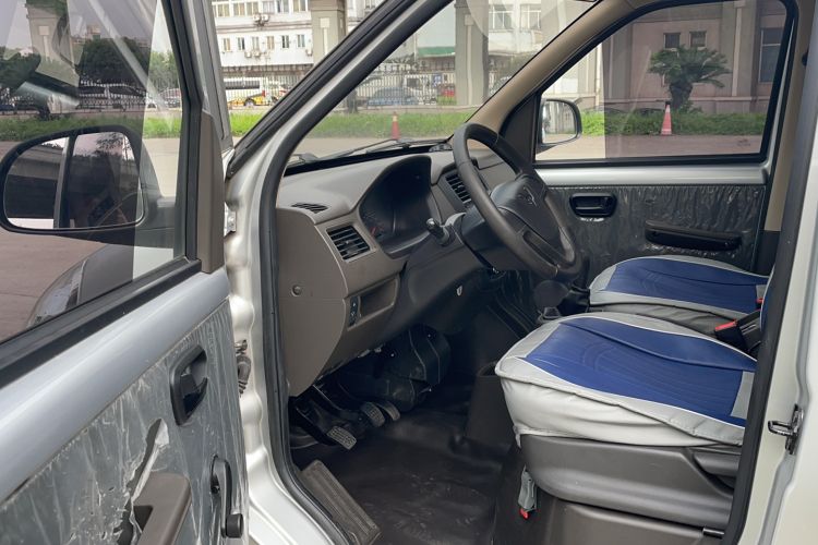 Used Wuling Rongguang S 2023 1.5L Base Version 5/7 Seats Interior 8