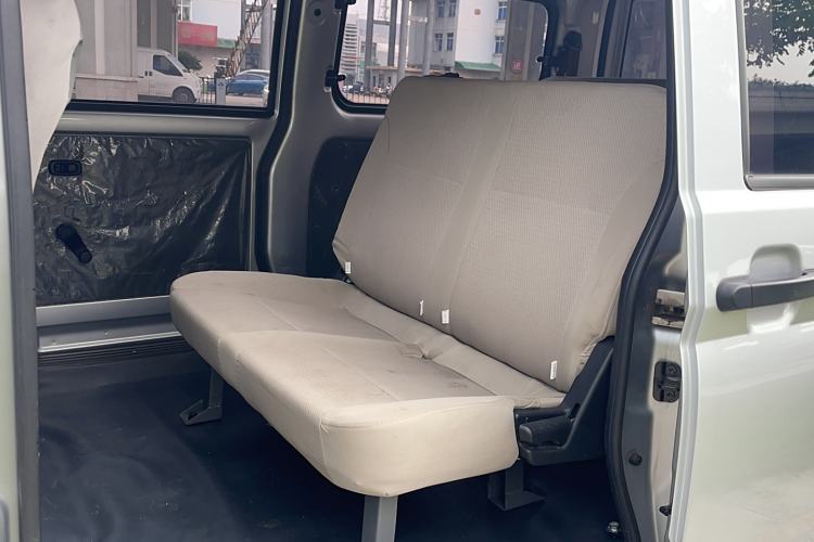 Used Wuling Rongguang S 2023 1.5L Base Version 5/7 Seats Interior 9