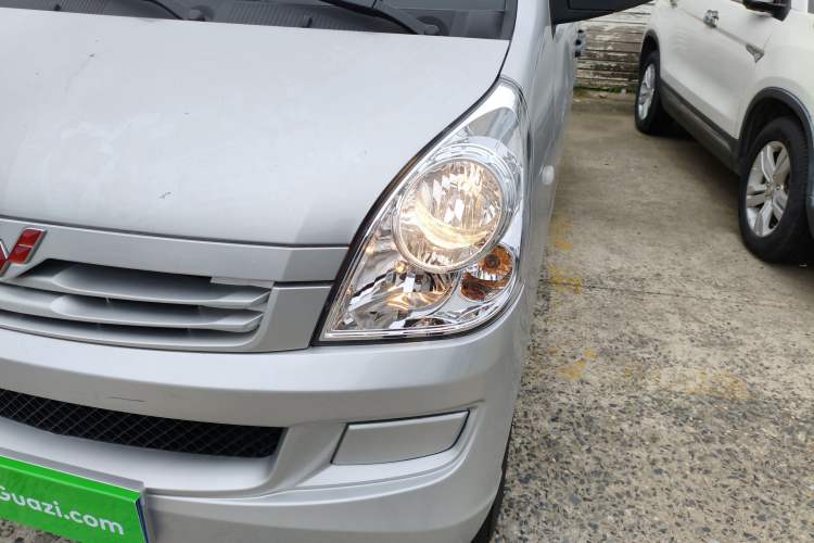 Used Wuling Rongguang S 2023 1.5L Base Version 5/7 Seats Left Front Headlight