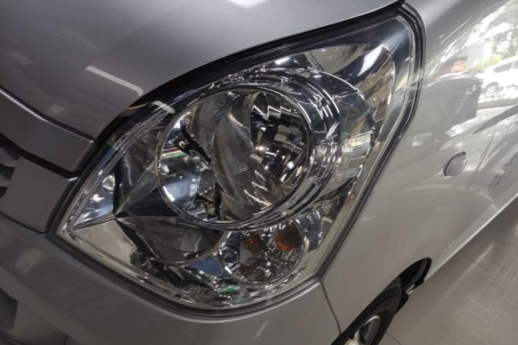 Used Wuling Rongguang S 2023 1.5L Base Version 5/7 Seats Left Front Headlight