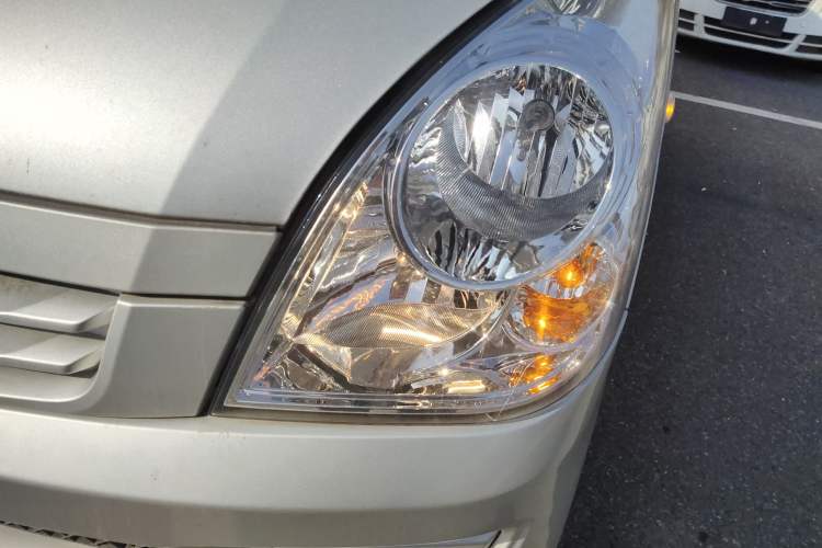 Used Wuling Rongguang S 2023 1.5L Base Version 5/7 Seats Left Front Headlight