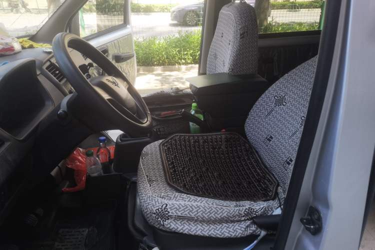 Used Wuling Rongguang S 2023 1.5L Base Version 5/7 Seats Left Front Seat