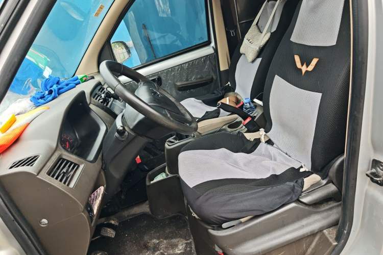 Used Wuling Rongguang S 2023 1.5L Basic Enclosed-Window Vehicle 2 Seats Left Front Seat