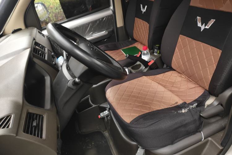 Used Wuling Rongguang S 2023 1.5L Base Version 5/7 Seats Left Front Seat