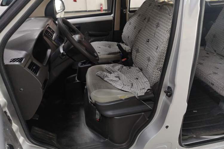 Used Wuling Rongguang S 2023 1.5L Base Version 5/7 Seats Left Front Seat