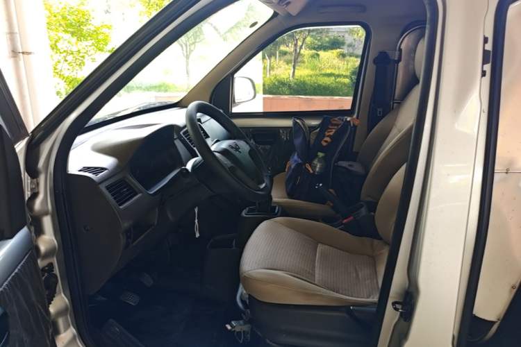 Used Wuling Rongguang S 2023 1.5L Basic Enclosed-Window Vehicle 2 Seats Left Front Seat