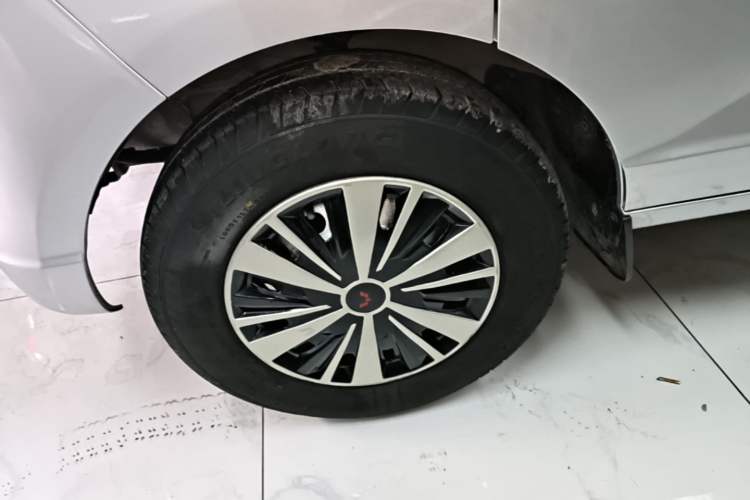 Used Wuling Rongguang S 2023 1.5L Base Version 5/7 Seats Left Front Wheel Hub