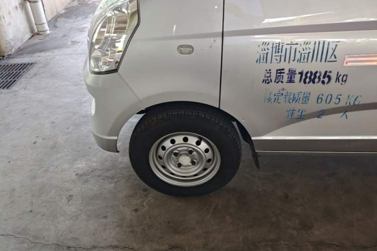 Used Wuling Rongguang S 2023 1.5L Basic Enclosed-Window Vehicle 2 Seats Left Front Wheel Hub