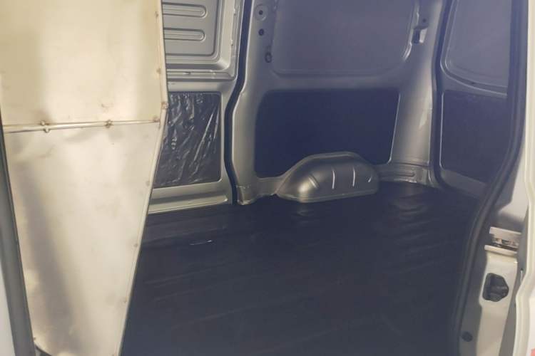 Used Wuling Rongguang S 2023 1.5L Basic Enclosed-Window Vehicle 2 Seats Left Rear Seat