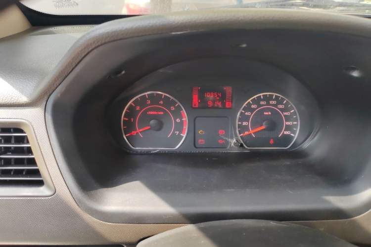 Used Wuling Rongguang S 2023 1.5L Base Version 5/7 Seats Odometer Close Up