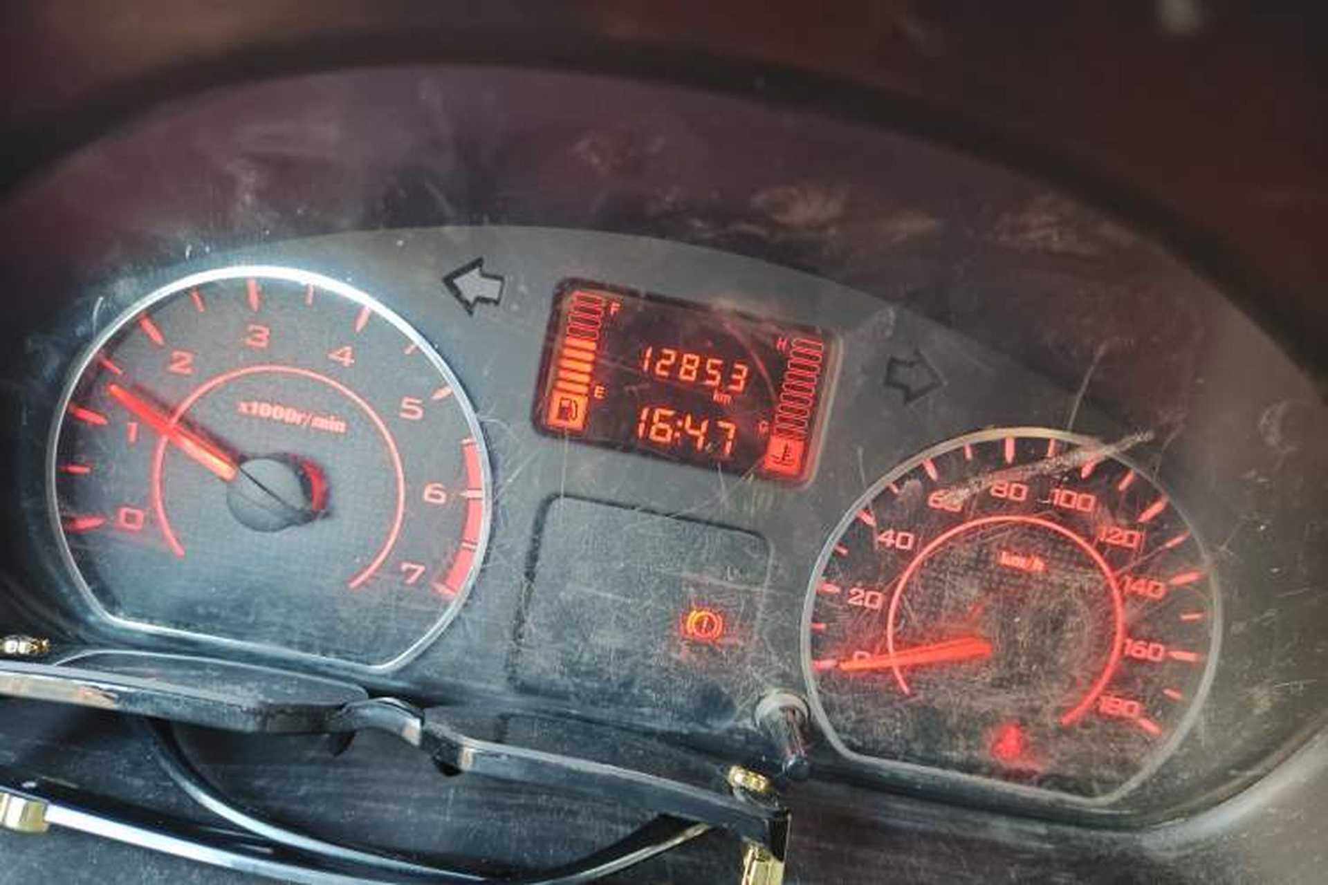 Used Wuling Rongguang S 2023 1.5L Basic Enclosed-Window Vehicle 2 Seats Odometer Close Up