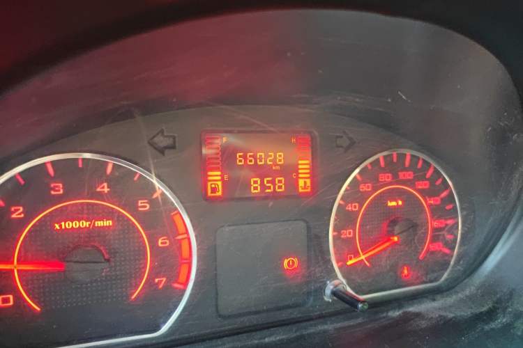 Used Wuling Rongguang S 2023 1.5L Basic Enclosed-Window Vehicle 2 Seats Odometer Close Up