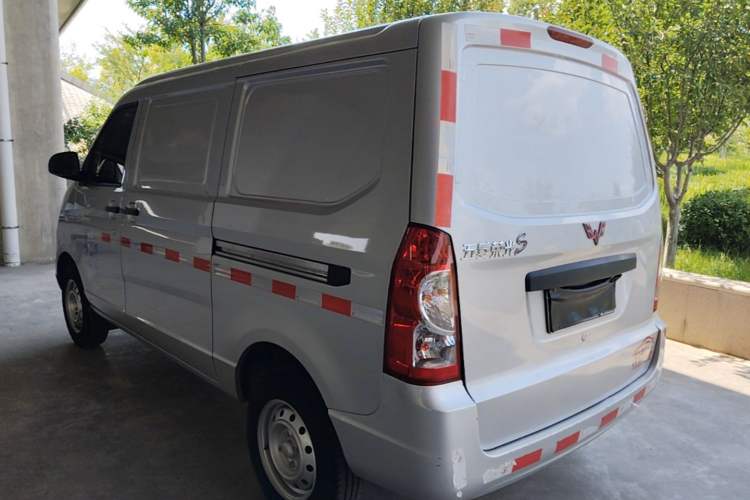 Used Wuling Rongguang S 2023 1.5L Basic Enclosed-Window Vehicle 2 Seats Rear Left 45 Deg