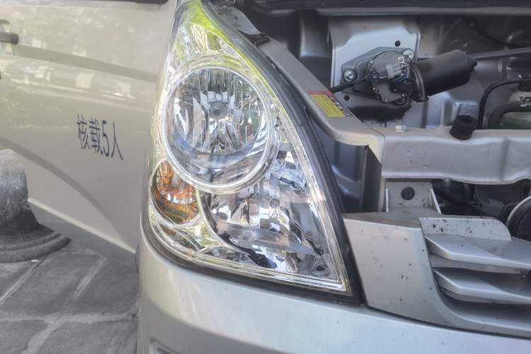 Used Wuling Rongguang S 2023 1.5L Base Version 5/7 Seats Right Front Headlight