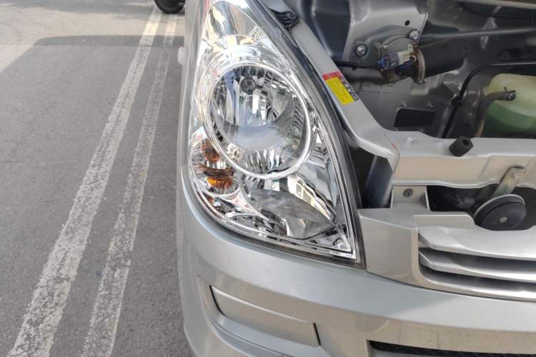 Used Wuling Rongguang S 2023 1.5L Base Version 5/7 Seats Right Front Headlight