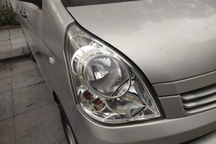 Used Wuling Rongguang S 2023 1.5L Base Version 5/7 Seats Right Front Headlight