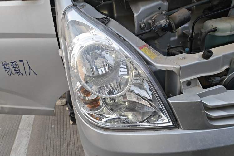 Used Wuling Rongguang S 2023 1.5L Base Version 5/7 Seats Right Front Headlight