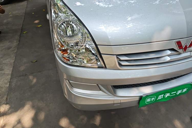 Used Wuling Rongguang S 2023 1.5L Base Version 5/7 Seats Right Front Headlight