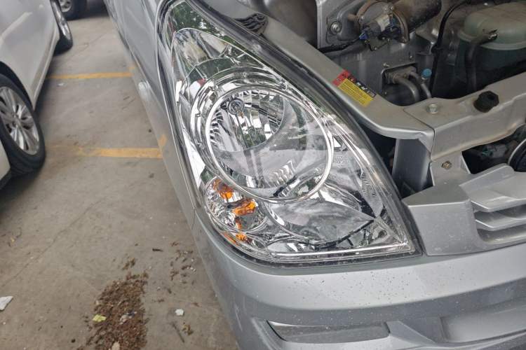 Used Wuling Rongguang S 2023 1.5L Base Version 5/7 Seats Right Front Headlight