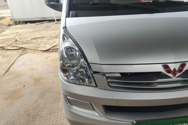 Used Wuling Rongguang S 2023 1.5L Basic Enclosed-Window Vehicle 2 Seats Right Front Headlight