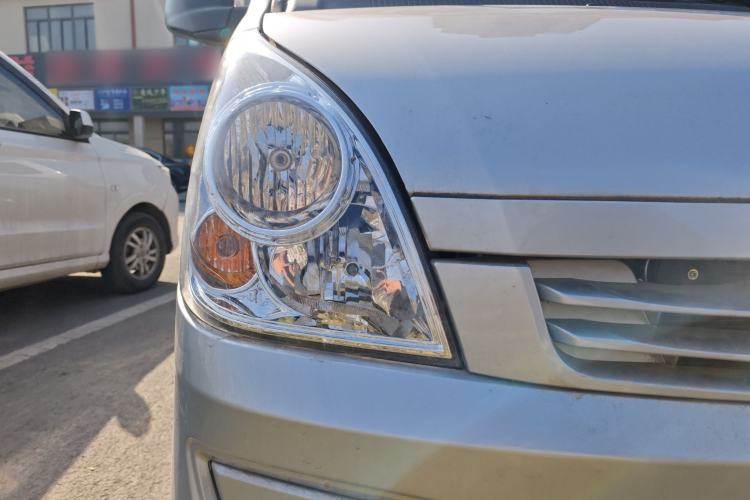 Used Wuling Rongguang S 2023 1.5L Base Version 5/7 Seats Right Front Headlight