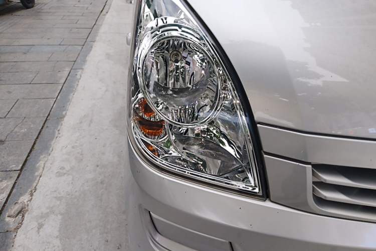 Used Wuling Rongguang S 2023 1.5L Base Version 5/7 Seats Right Front Headlight