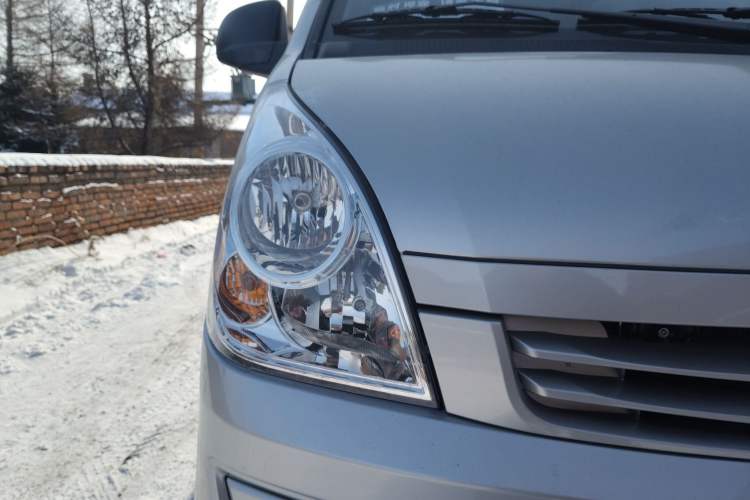 Used Wuling Rongguang S 2023 1.5L Base Version 5/7 Seats Right Front Headlight