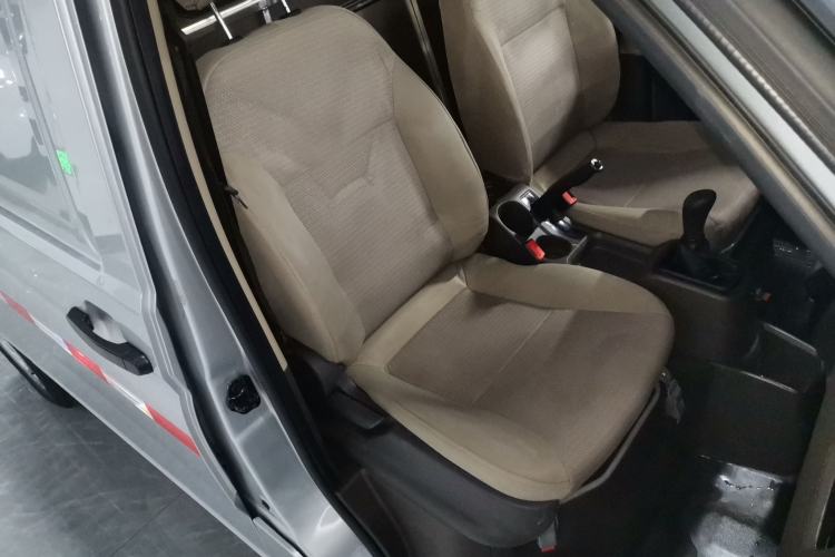 Used Wuling Rongguang S 2023 1.5L Basic Enclosed-Window Vehicle 2 Seats Right Front Seat