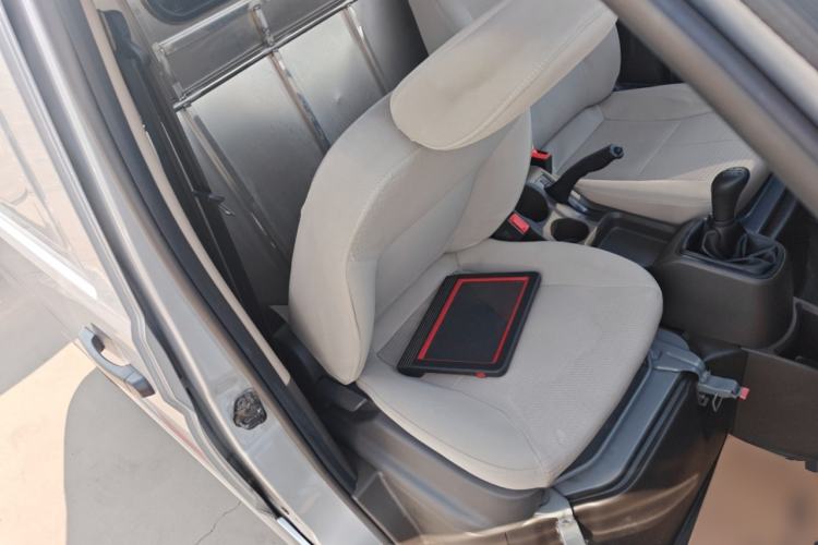 Used Wuling Rongguang S 2023 1.5L Basic Enclosed-Window Vehicle 2 Seats Right Front Seat