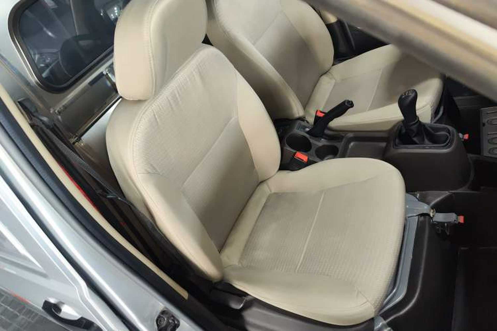 Used Wuling Rongguang S 2023 1.5L Basic Enclosed-Window Vehicle 2 Seats Right Front Seat