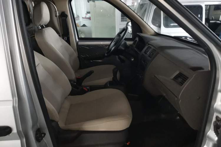 Used Wuling Rongguang S 2023 1.5L Basic Enclosed-Window Vehicle 2 Seats Right Front Seat