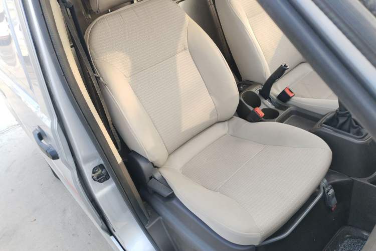 Used Wuling Rongguang S 2023 1.5L Basic Enclosed-Window Vehicle 2 Seats Right Front Seat