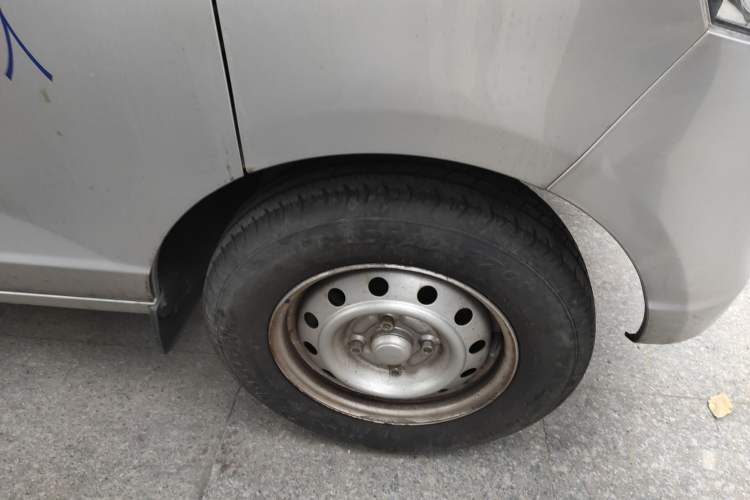 Used Wuling Rongguang S 2023 1.5L Base Version 5/7 Seats Right Front Wheel Hub
