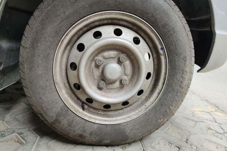 Used Wuling Rongguang S 2023 1.5L Base Version 5/7 Seats Right Front Wheel Hub