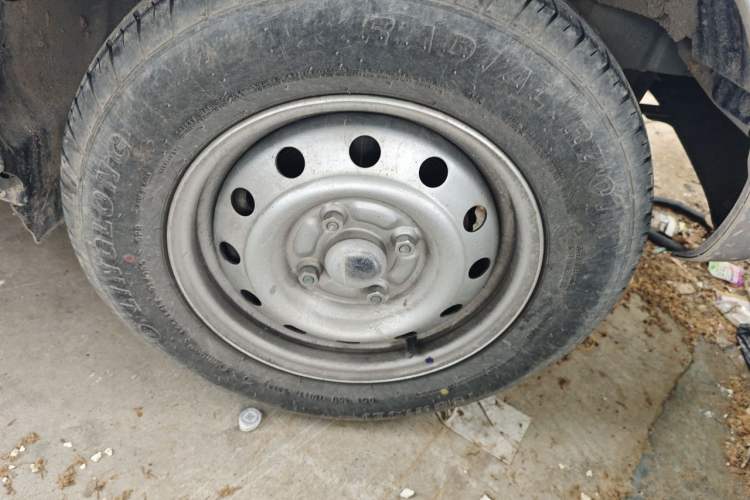 Used Wuling Rongguang S 2023 1.5L Base Version 5/7 Seats Right Front Wheel Hub