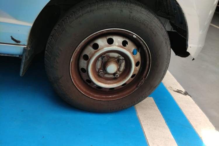 Used Wuling Rongguang S 2023 1.5L Base Version 5/7 Seats Right Front Wheel Hub