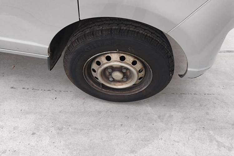 Used Wuling Rongguang S 2023 1.5L Base Version 5/7 Seats Right Front Wheel Hub
